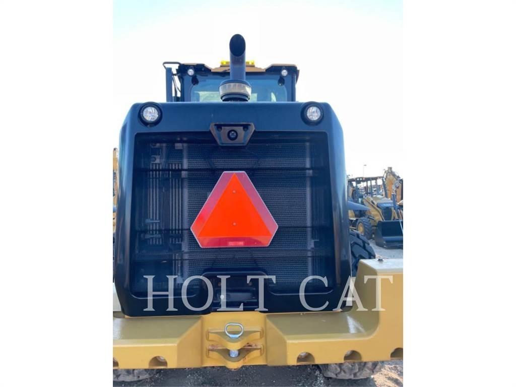 CAT 938M QC لوادر بعجل
