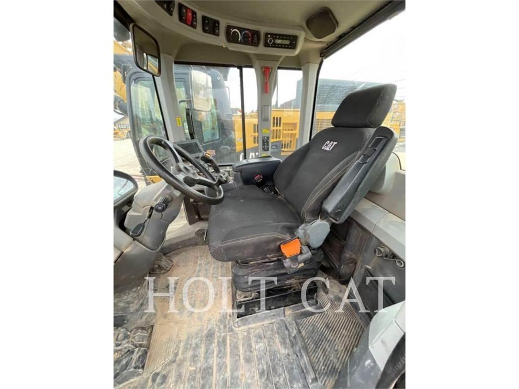 CAT 938M QC لوادر بعجل