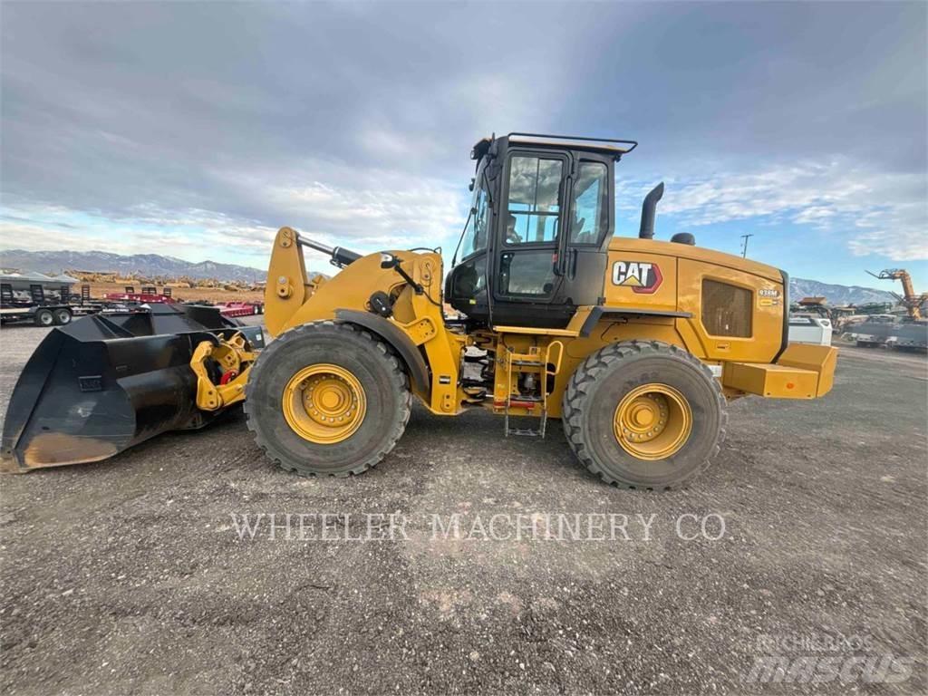 CAT 938M QC لوادر بعجل