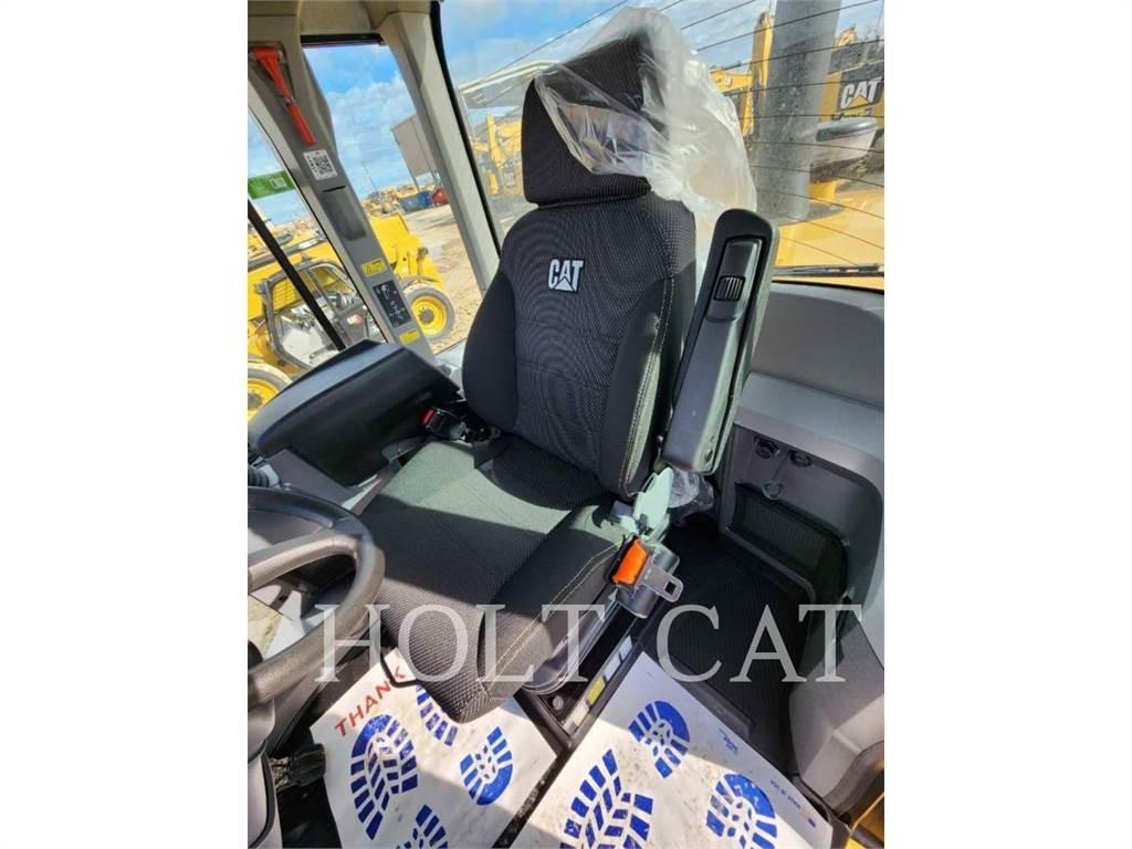 CAT 938M QC لوادر بعجل