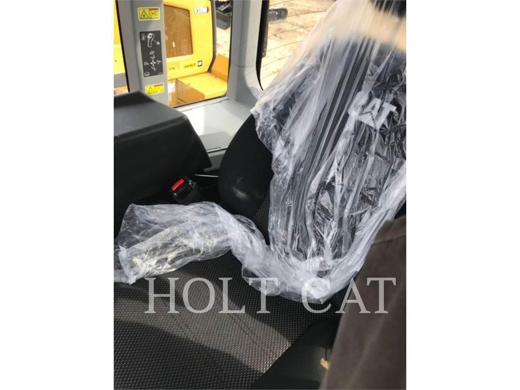 CAT 938M QC لوادر بعجل