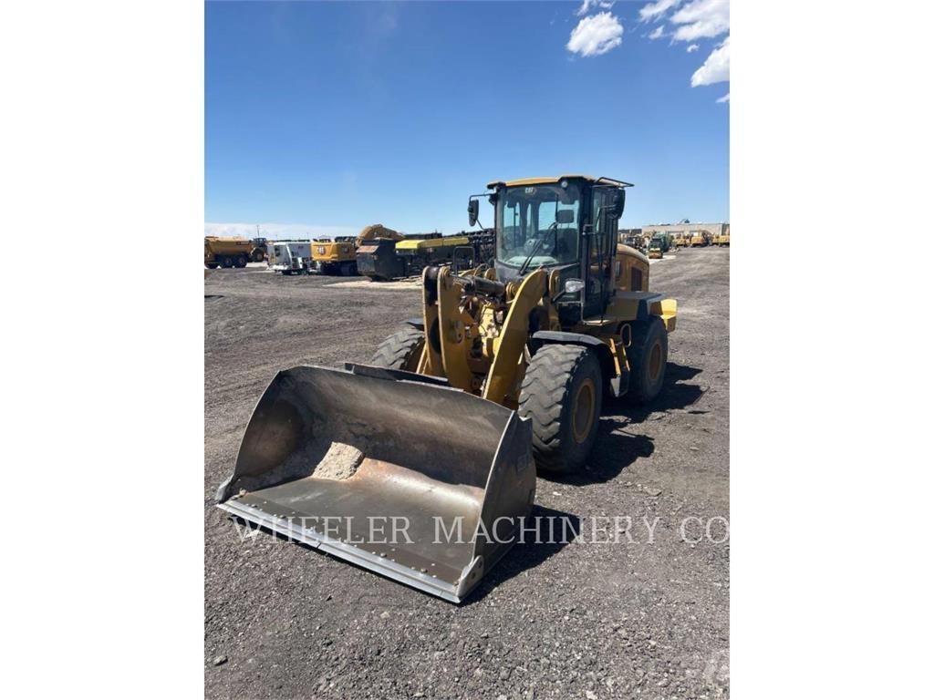 CAT 938M QC لوادر بعجل