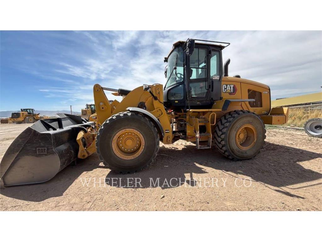 CAT 938M QC لوادر بعجل