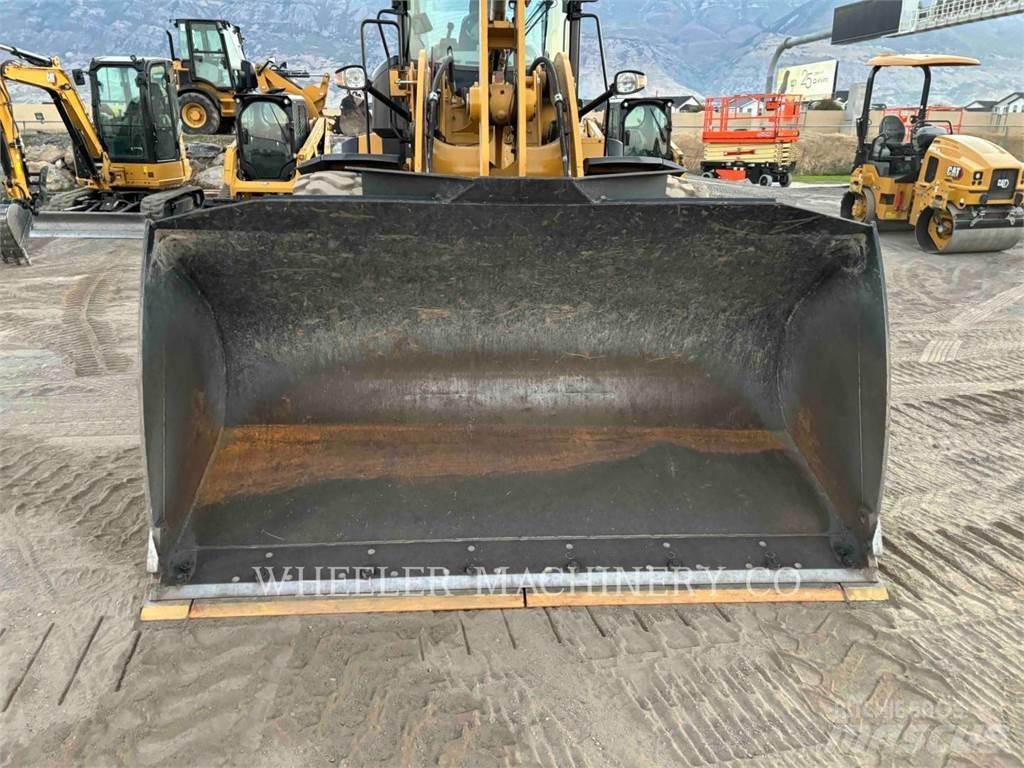 CAT 938M QC 3V لوادر بعجل