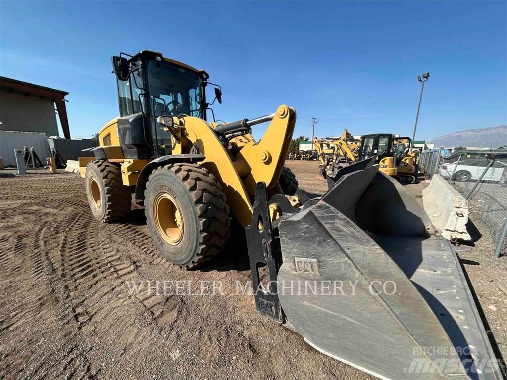 CAT 938M QC 3V لوادر بعجل