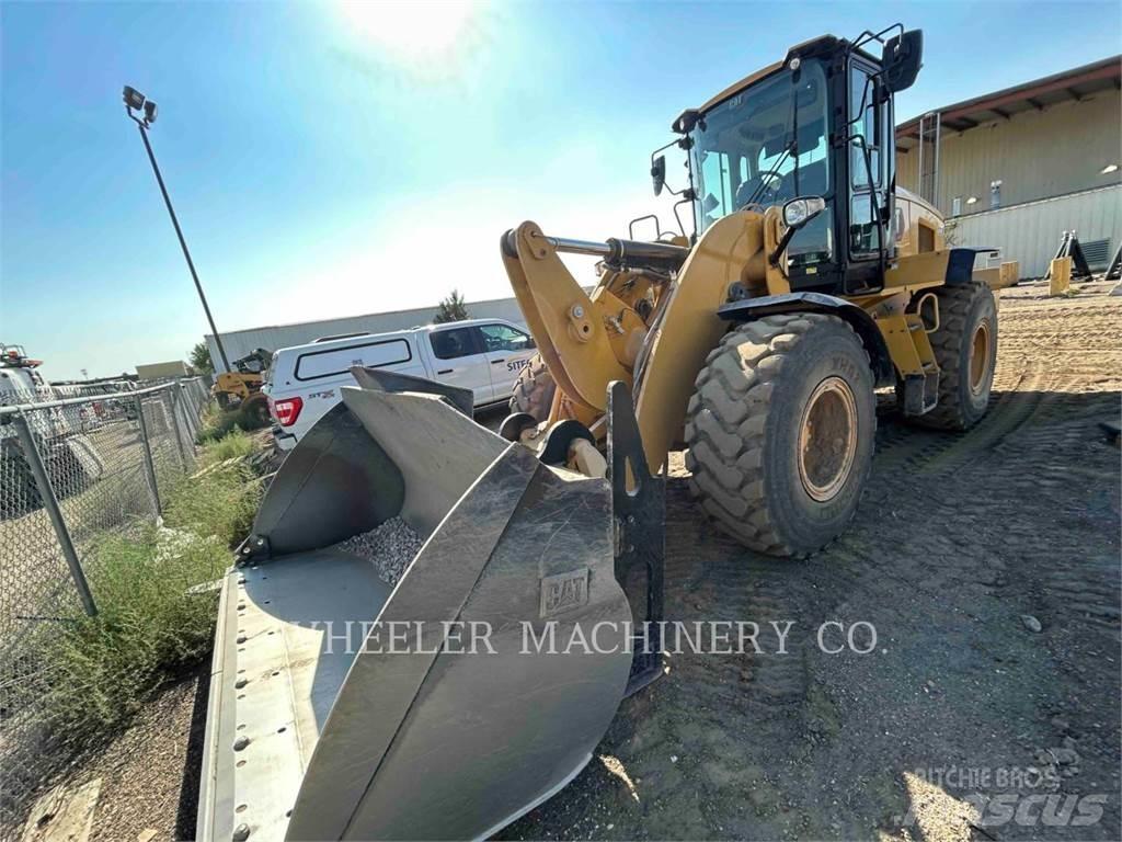 CAT 938M QC 3V لوادر بعجل