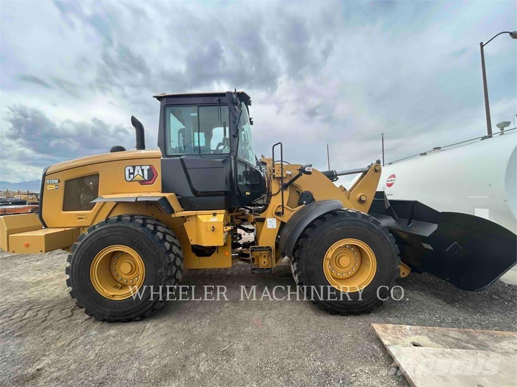 CAT 938M QC 3V لوادر بعجل