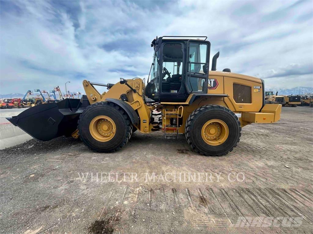 CAT 938M QC 3V لوادر بعجل