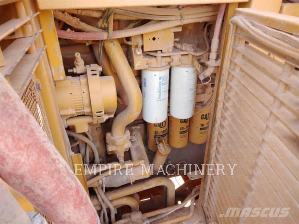 CAT 944F لوادر بعجل
