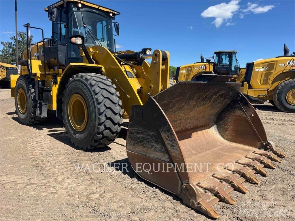 CAT 950 لوادر بعجل