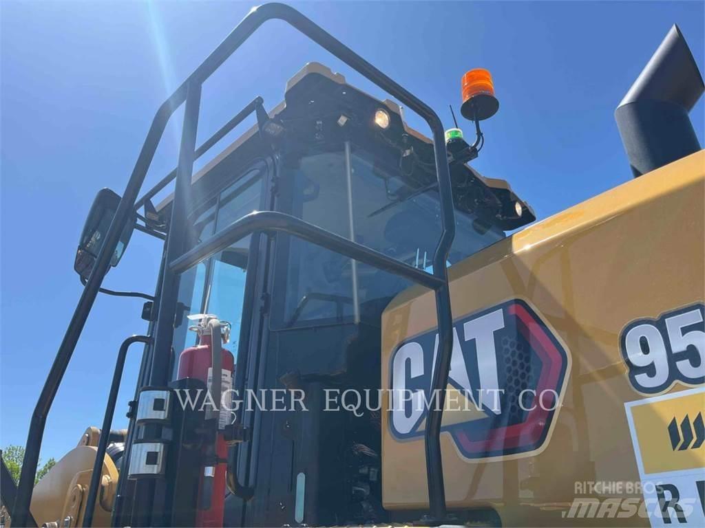 CAT 950 لوادر بعجل