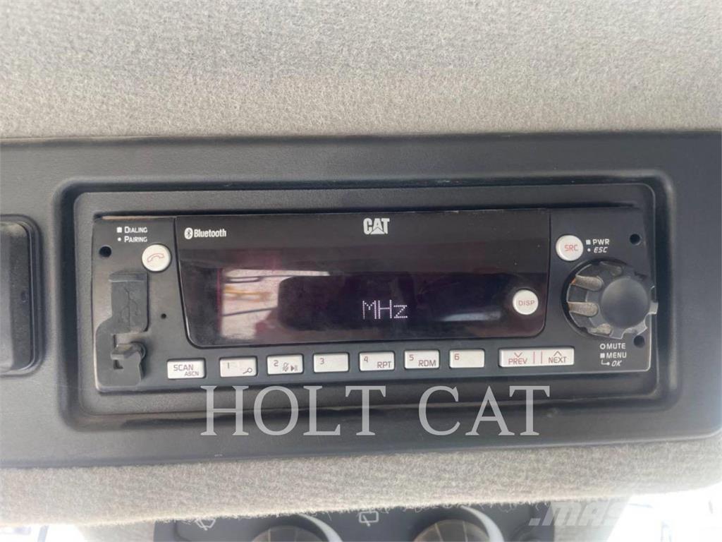 CAT 950 لوادر بعجل