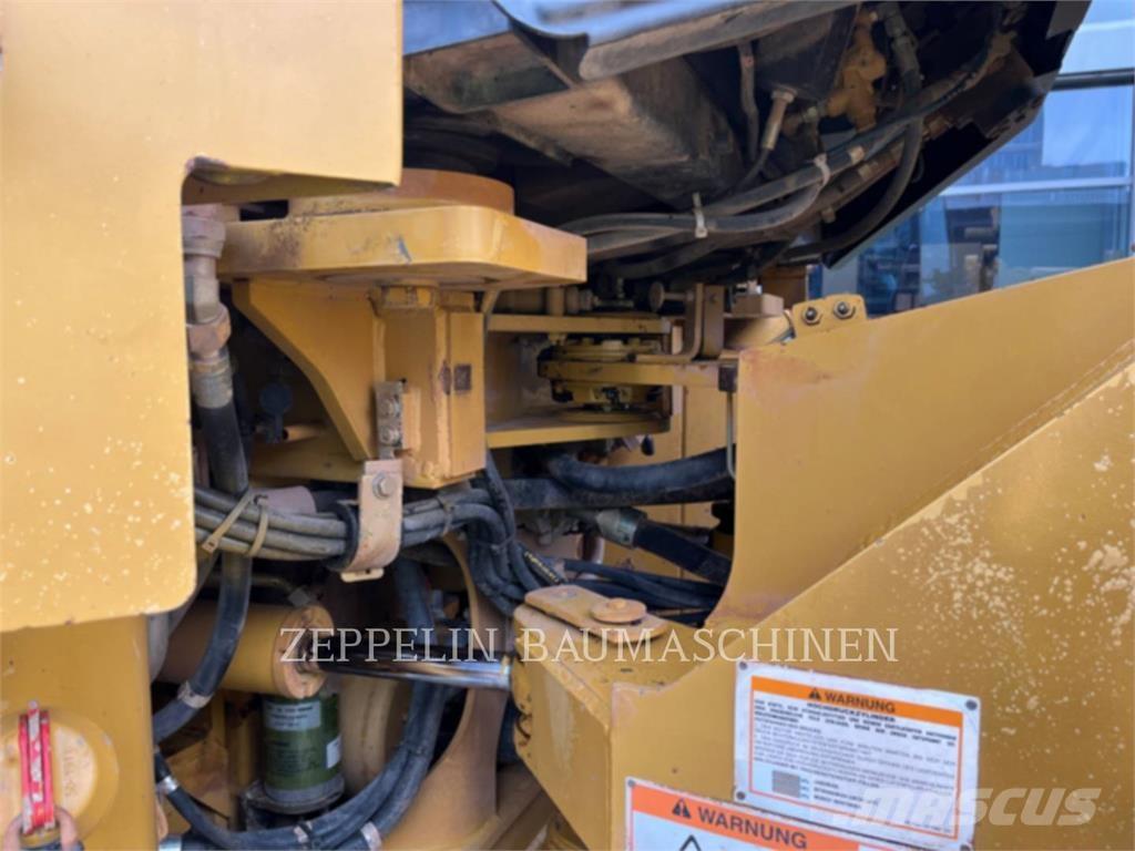 CAT 950G لوادر بعجل