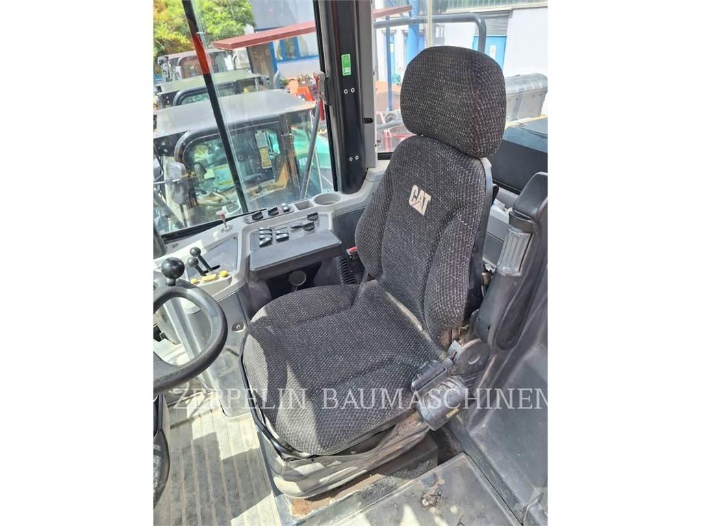 CAT 950GC لوادر بعجل