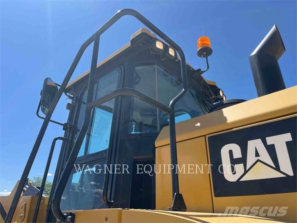 CAT 950GC لوادر بعجل