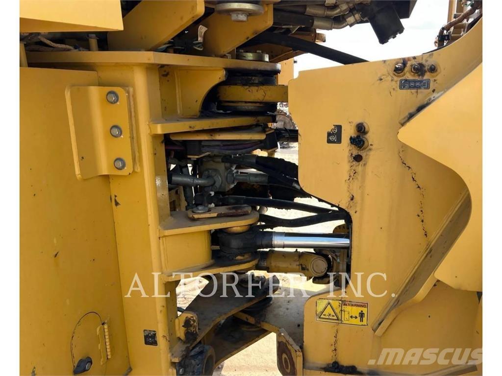 CAT 950GC لوادر بعجل