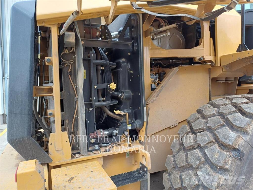 CAT 950GC لوادر بعجل