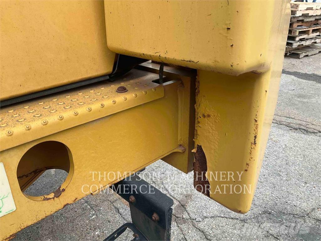 CAT 950K لوادر بعجل