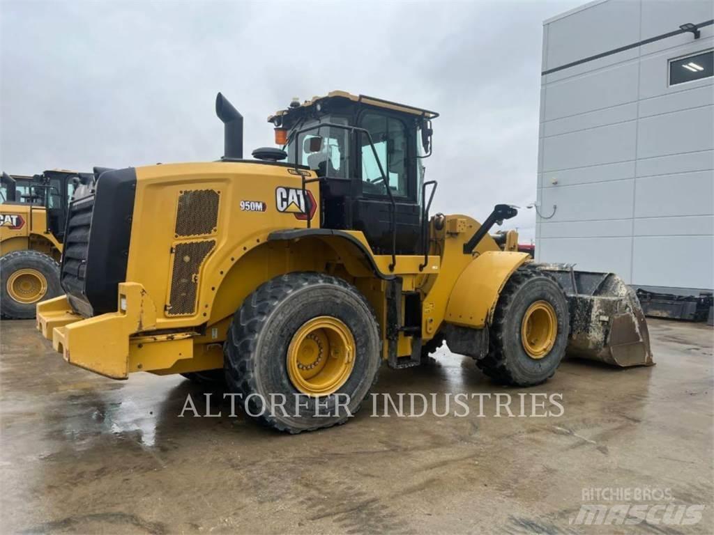CAT 950M لوادر بعجل