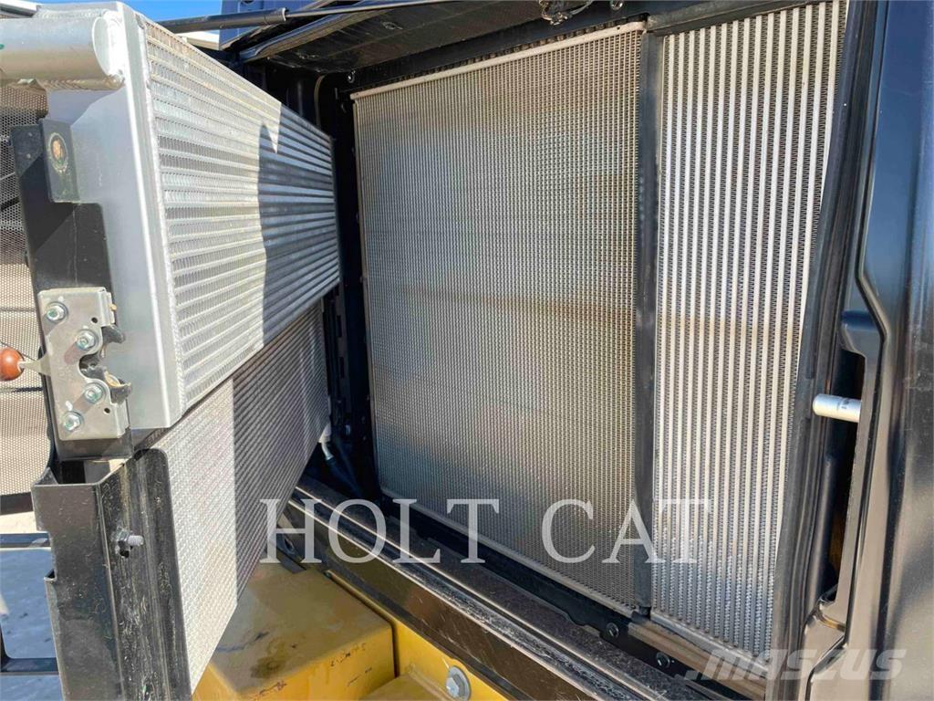 CAT 950M لوادر بعجل