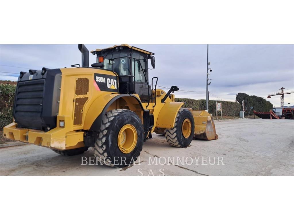 CAT 950M لوادر بعجل