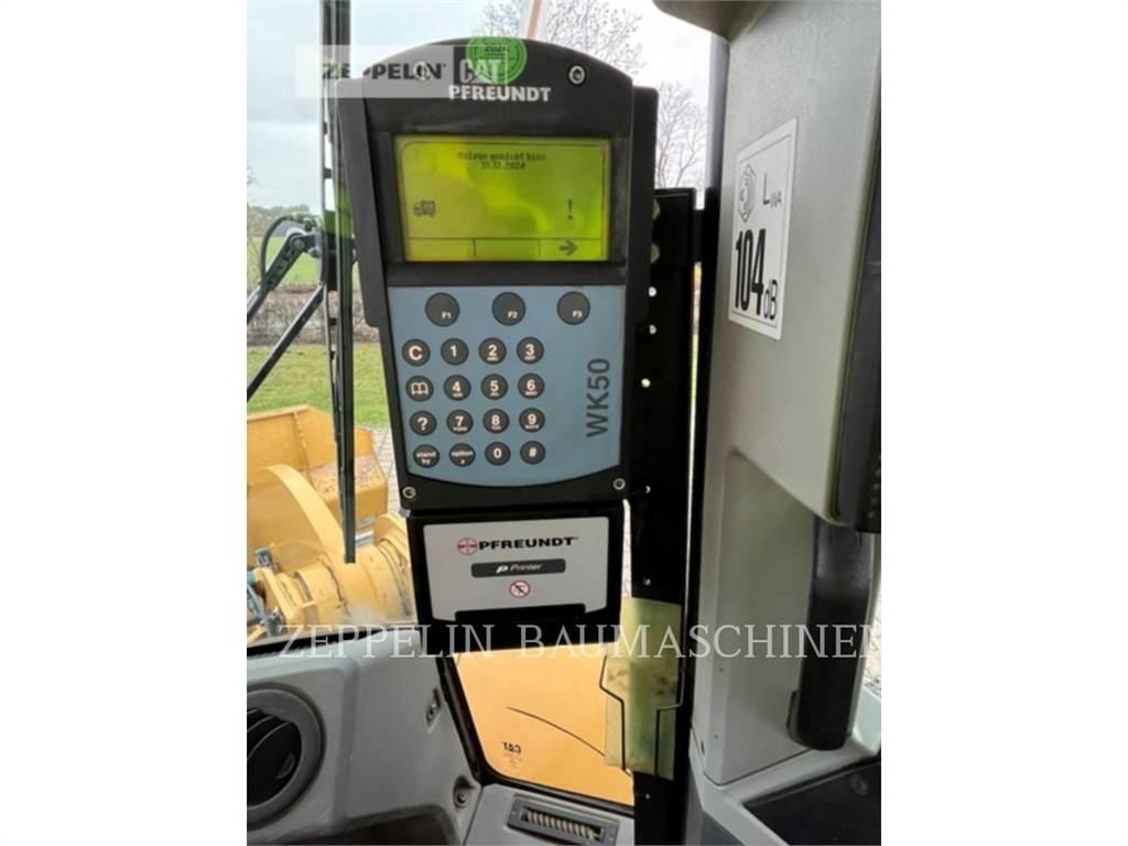 CAT 950M لوادر بعجل