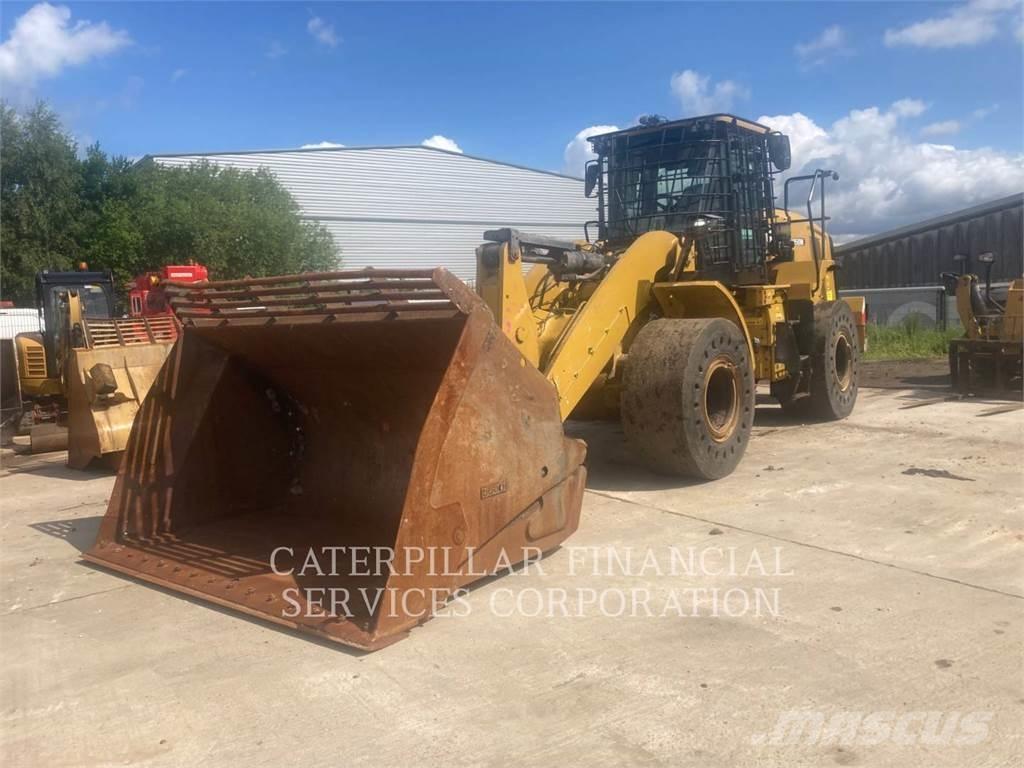 CAT 950M لوادر بعجل