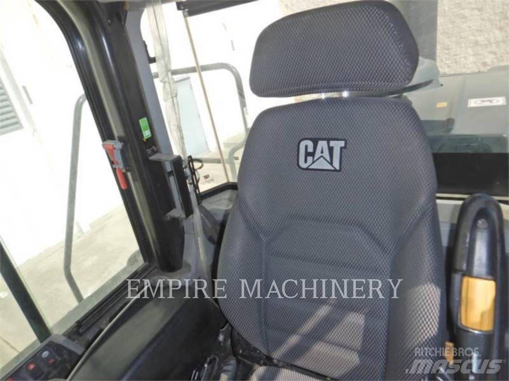 CAT 950M لوادر بعجل