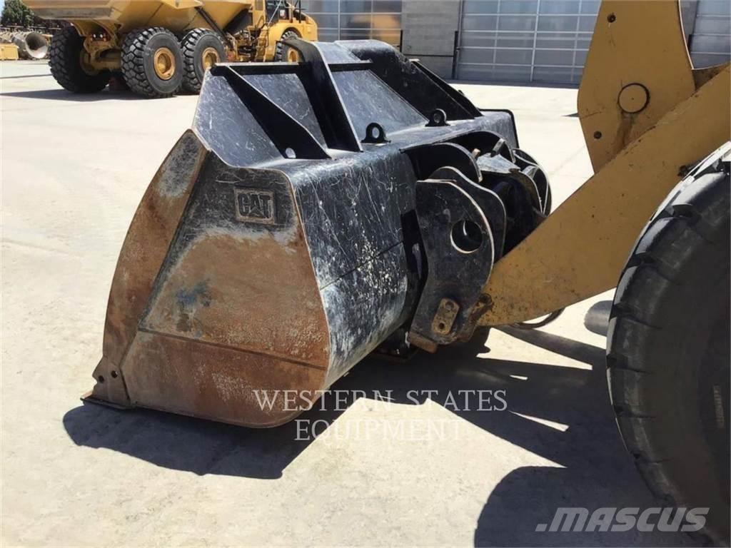 CAT 950M لوادر بعجل