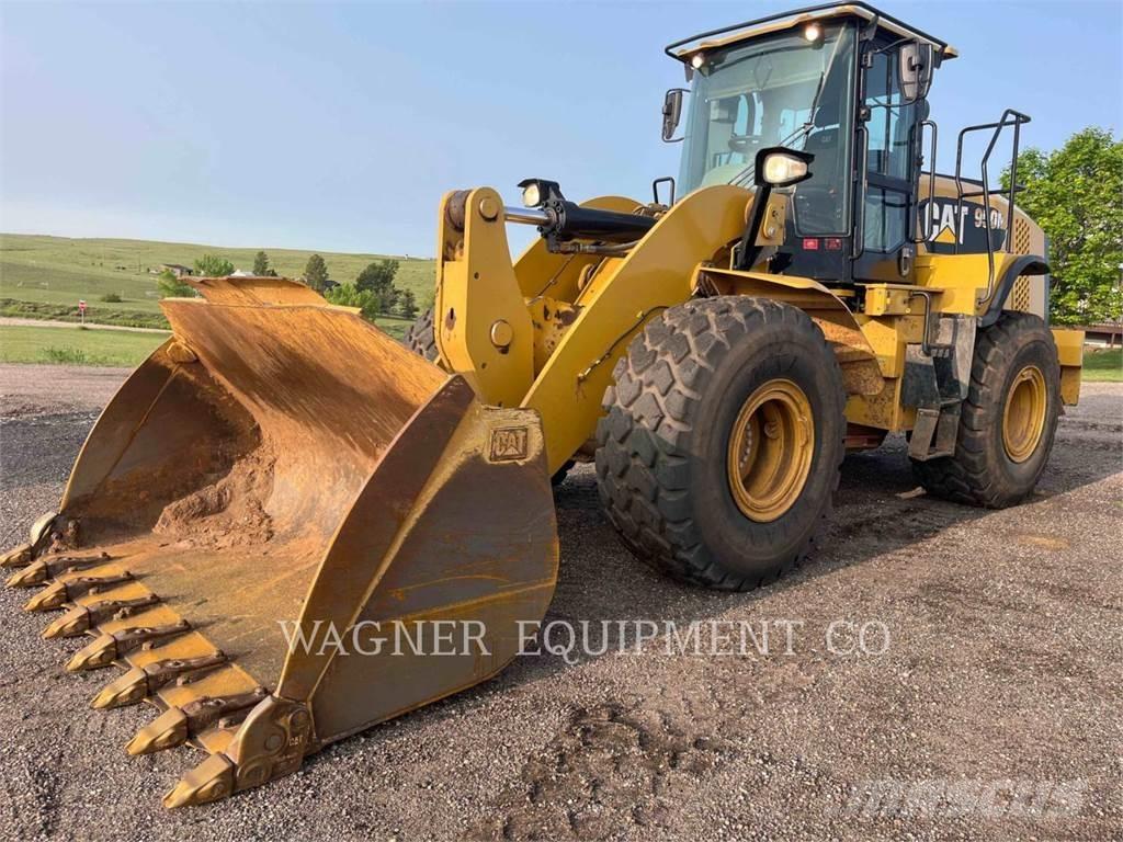 CAT 950M لوادر بعجل