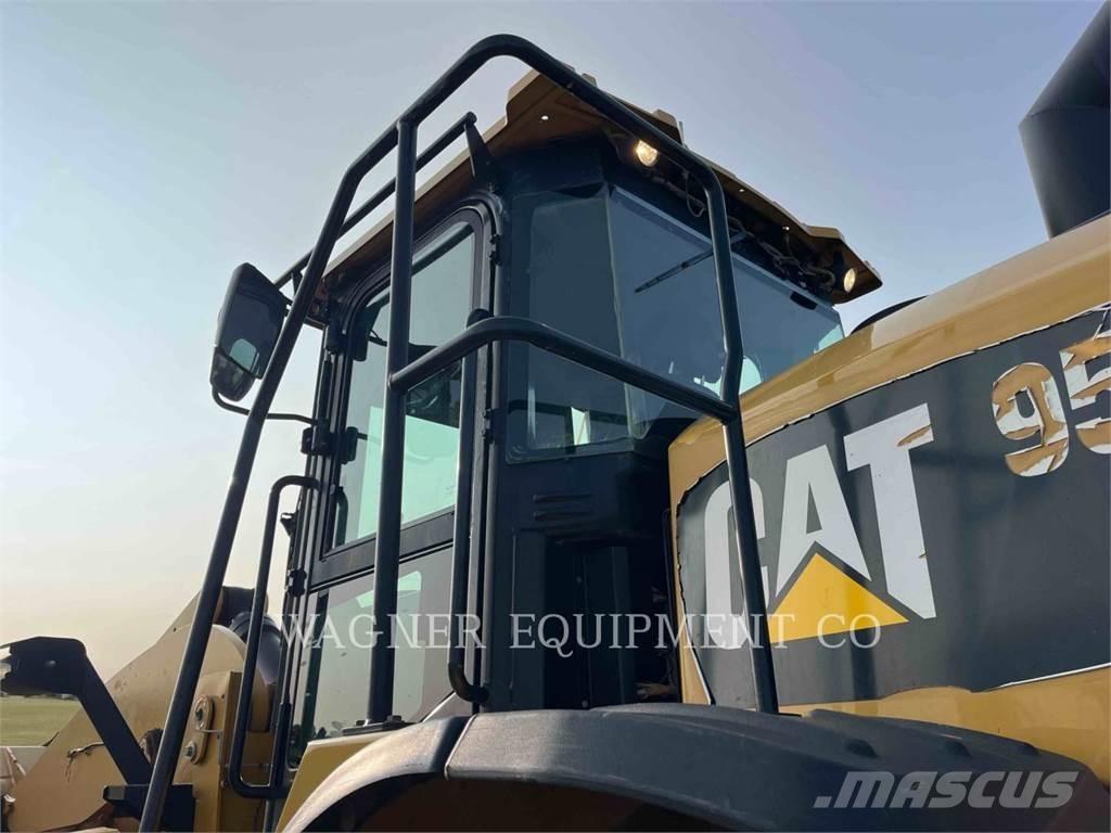 CAT 950M لوادر بعجل