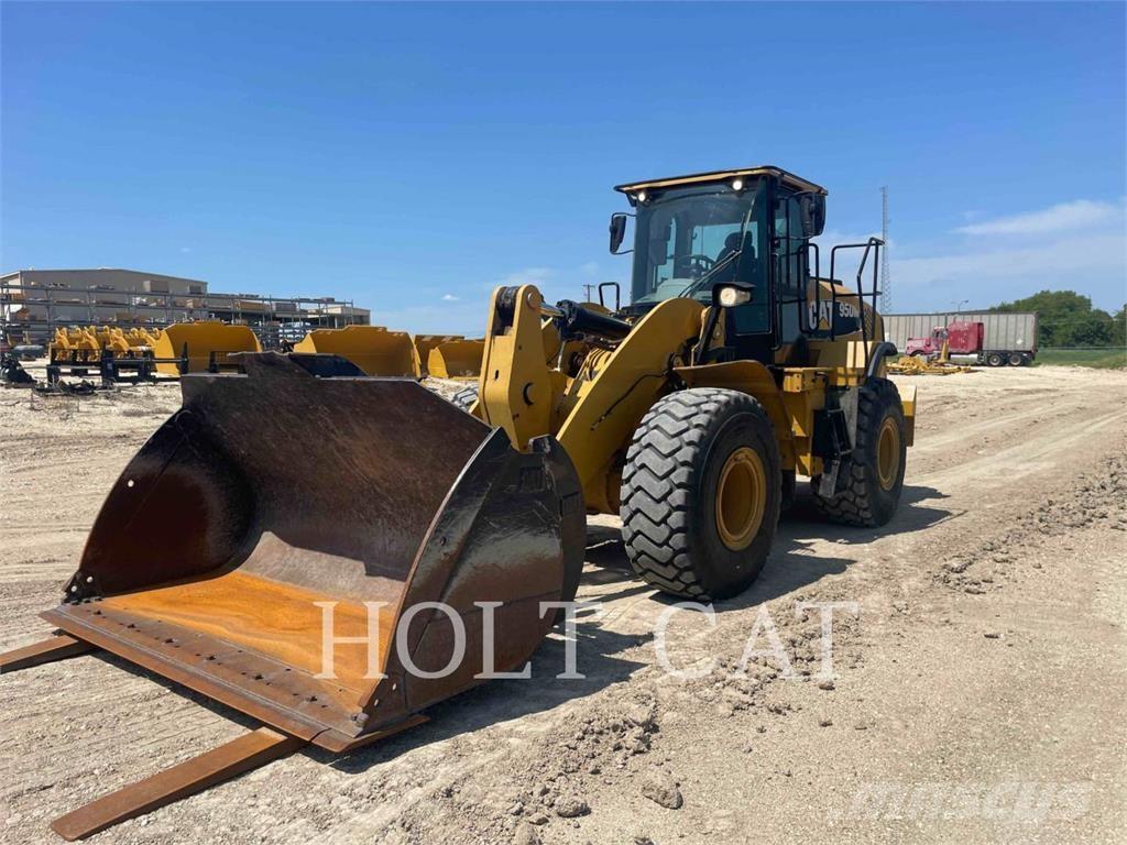 CAT 950M لوادر بعجل