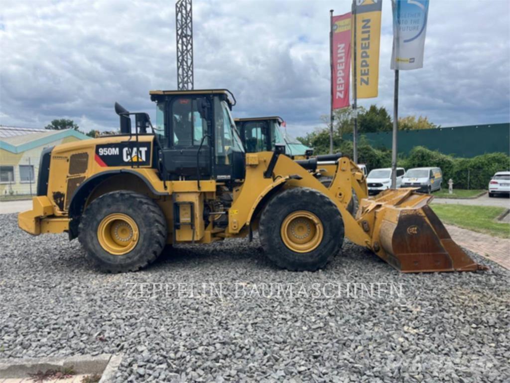 CAT 950M لوادر بعجل