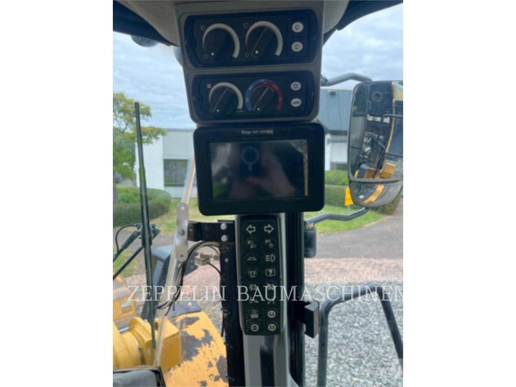 CAT 950M لوادر بعجل