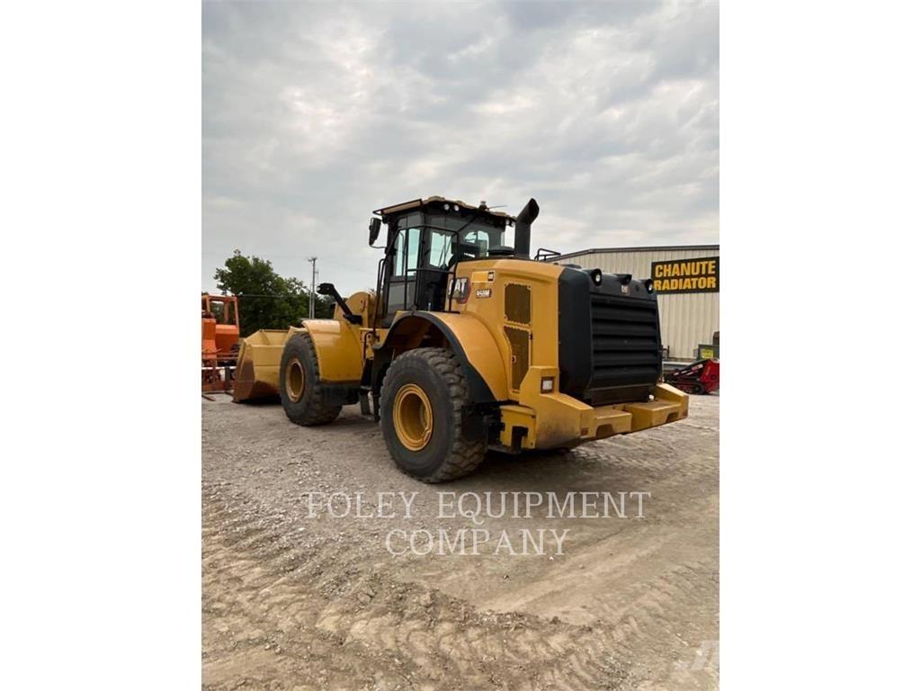 CAT 950M لوادر بعجل