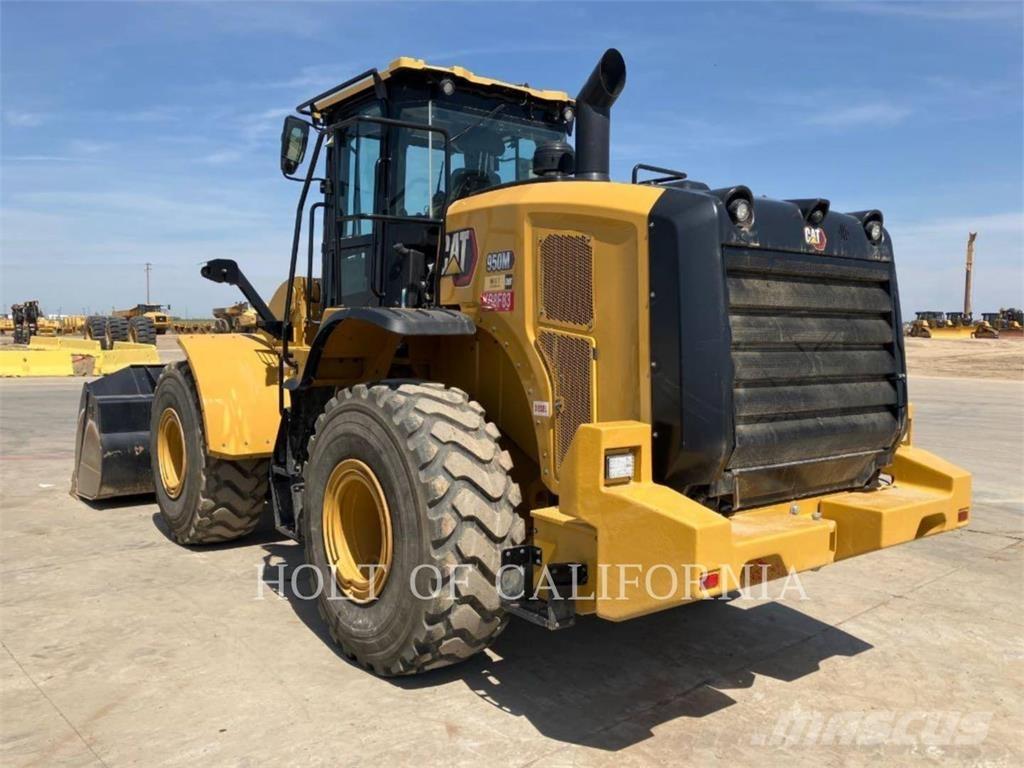 CAT 950M لوادر بعجل