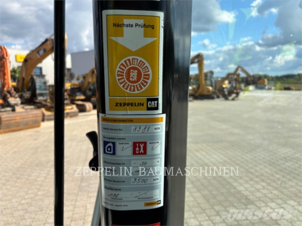 CAT 950M لوادر بعجل