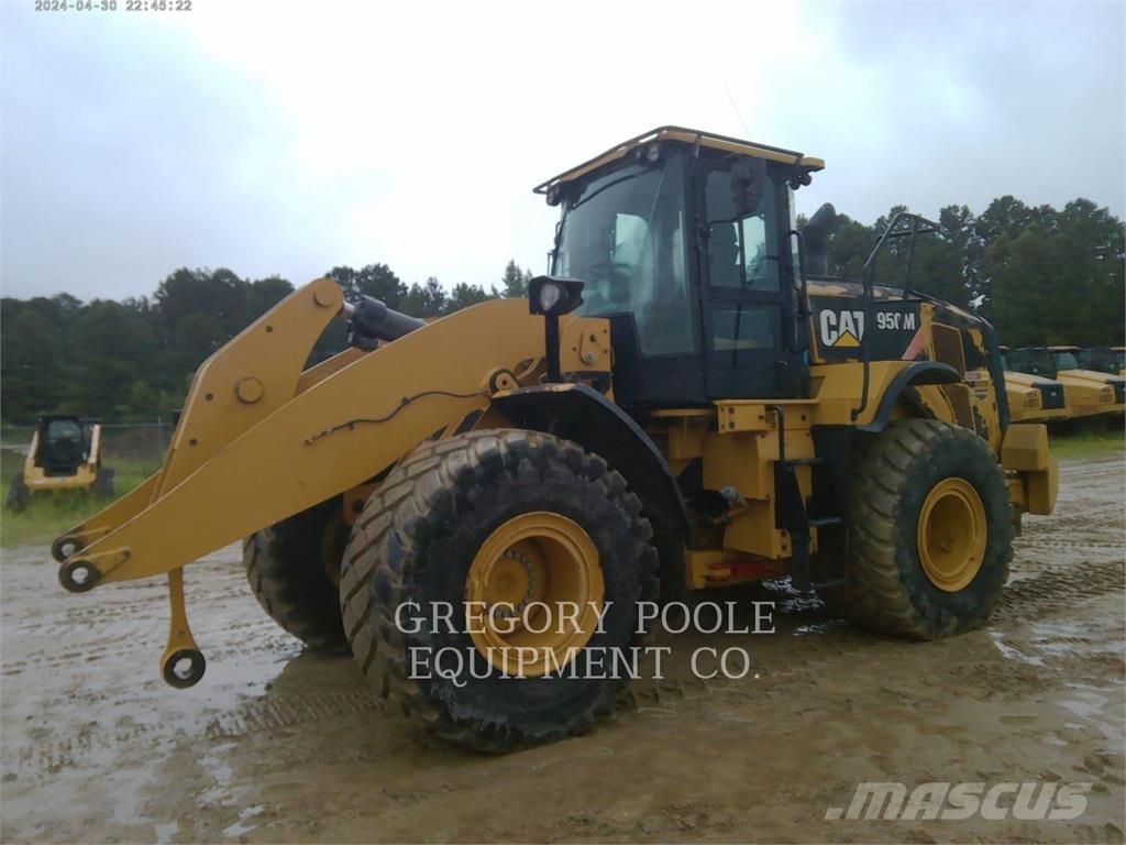 CAT 950M لوادر بعجل