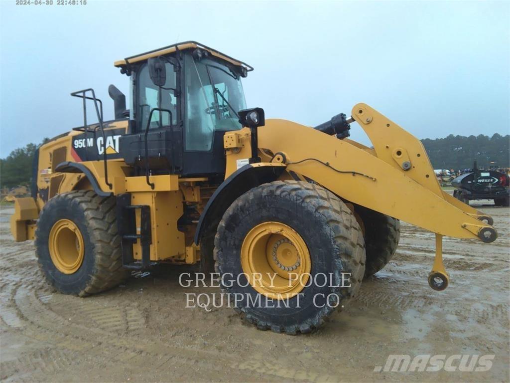 CAT 950M لوادر بعجل