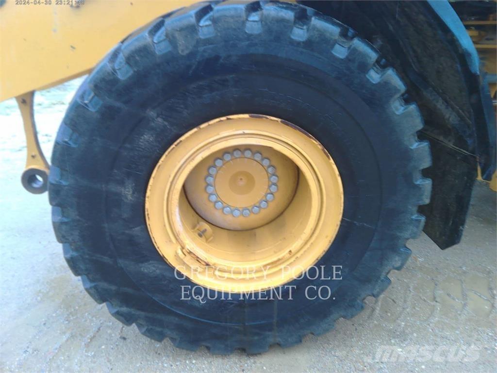 CAT 950M لوادر بعجل
