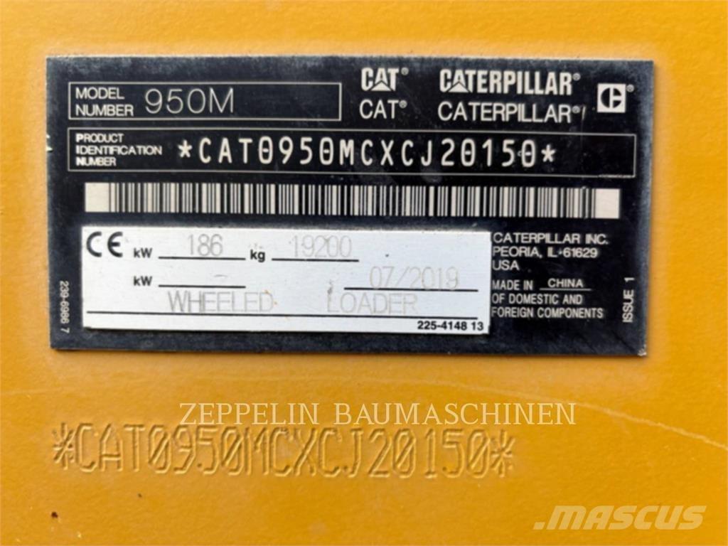 CAT 950M لوادر بعجل