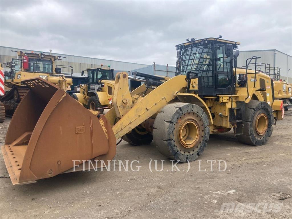 CAT 950M لوادر بعجل