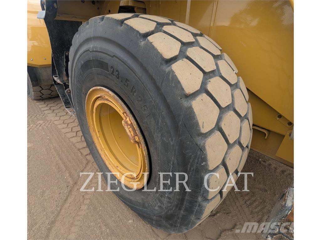 CAT 950M لوادر بعجل