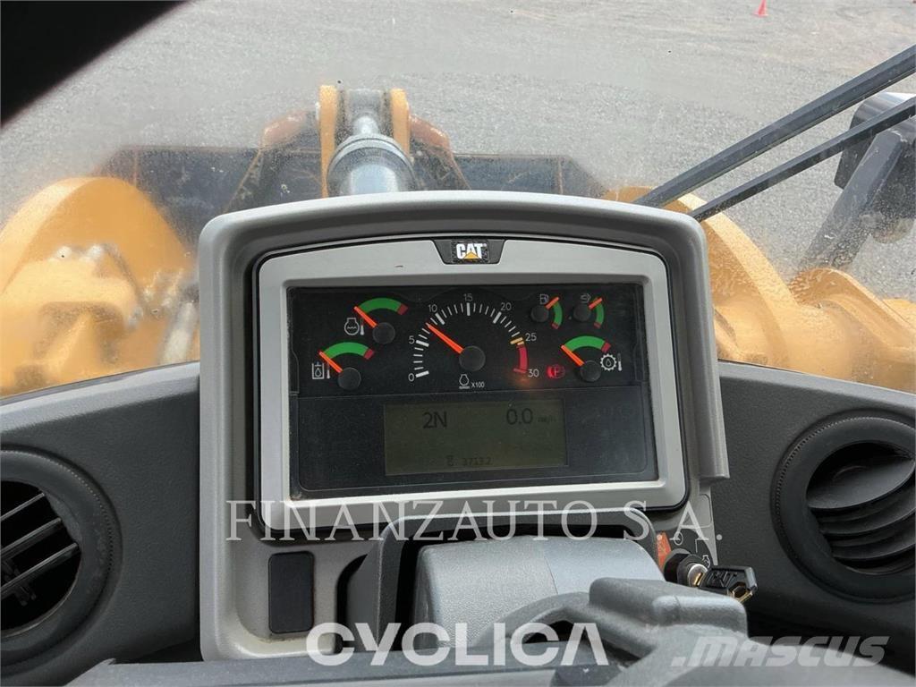 CAT 950M لوادر بعجل