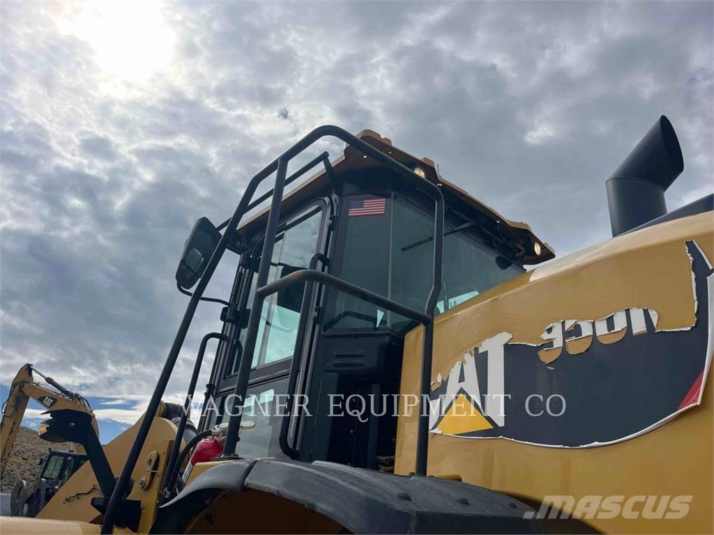CAT 950M لوادر بعجل