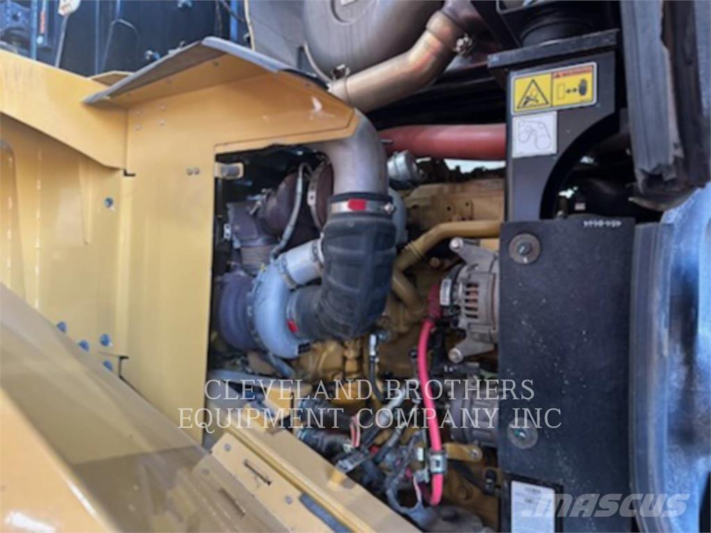 CAT 950M لوادر بعجل