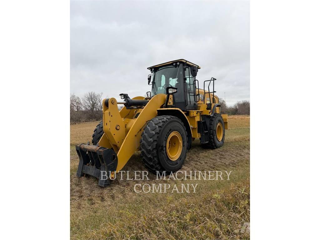 CAT 950M لوادر بعجل