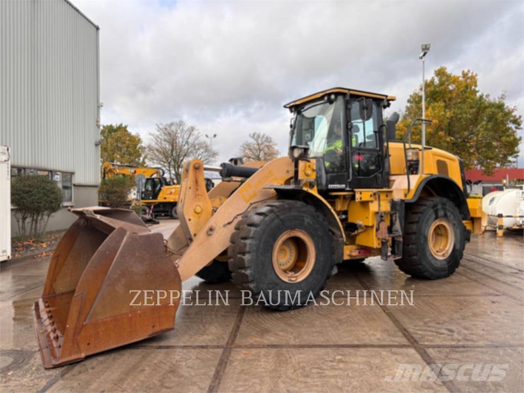 CAT 950M لوادر بعجل