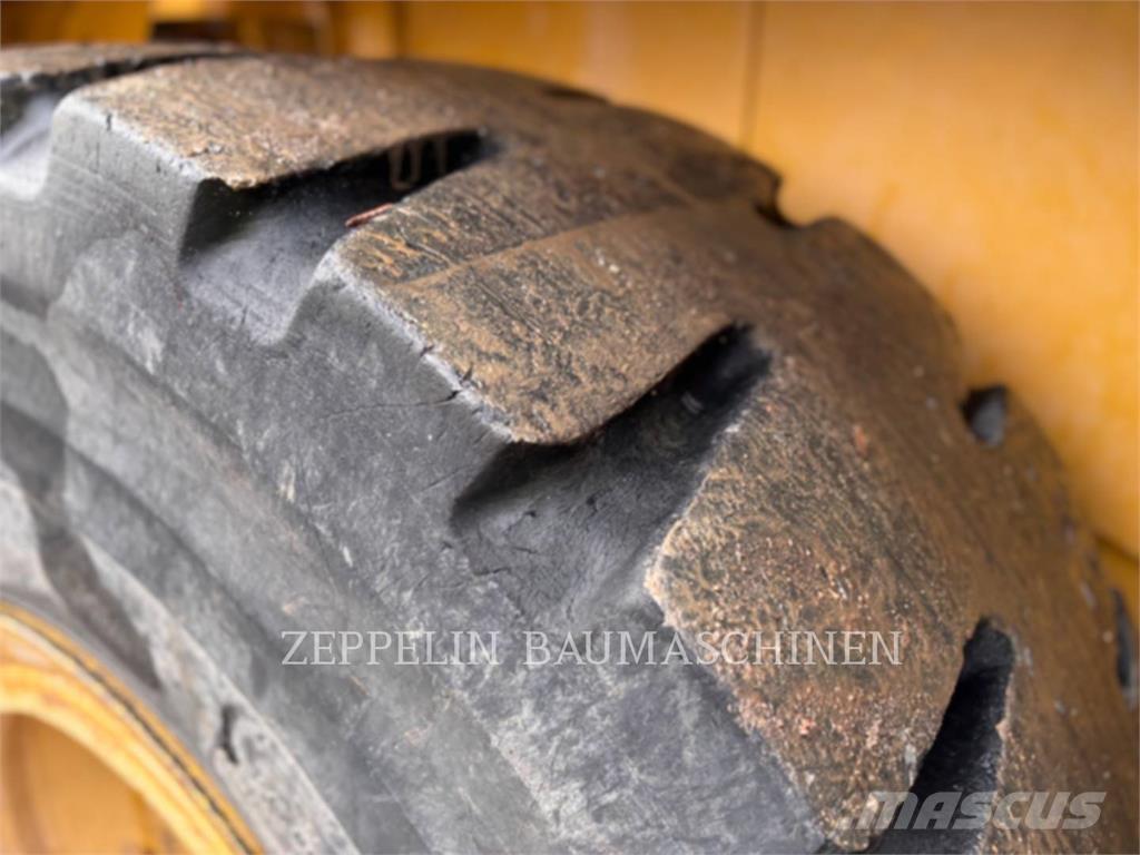 CAT 950M لوادر بعجل