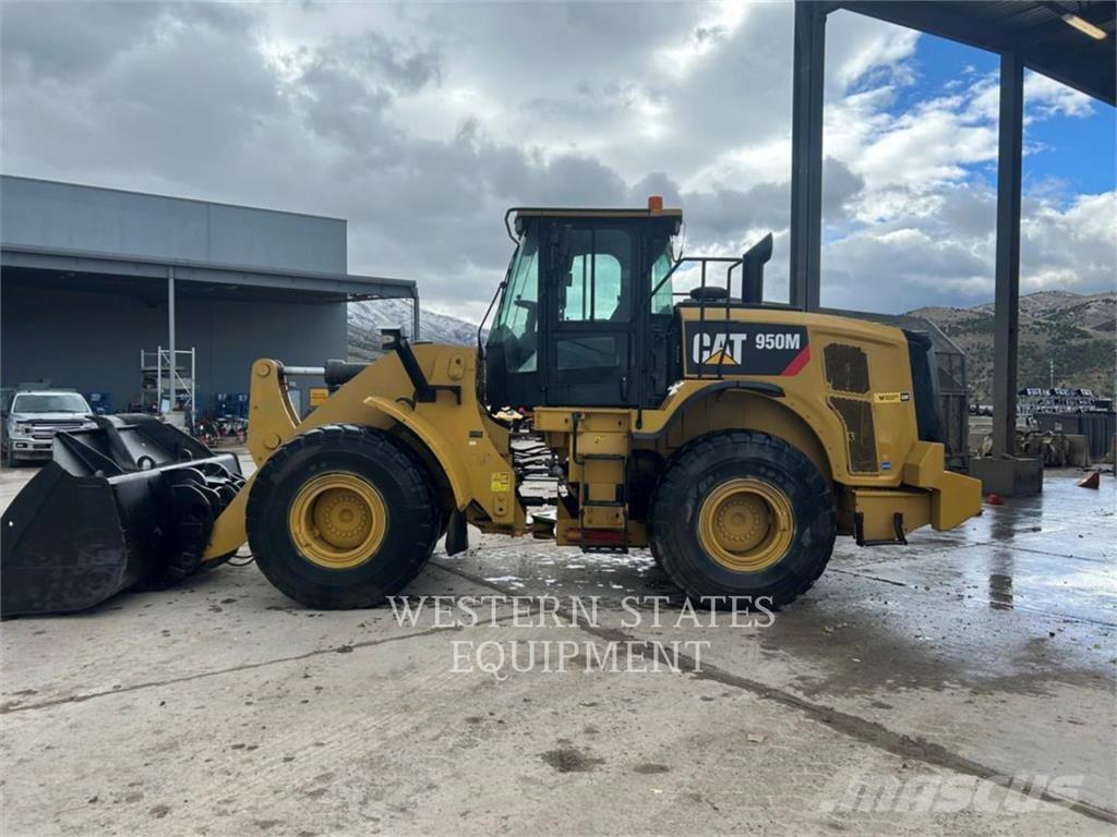 CAT 950M لوادر بعجل